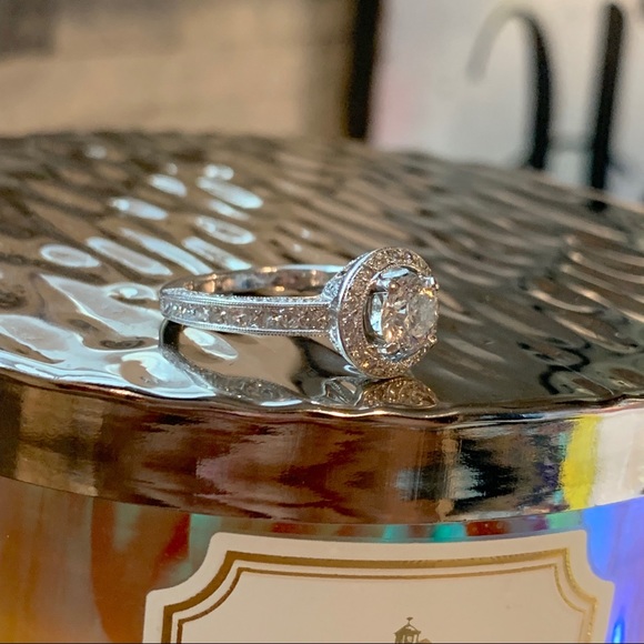 SOLD Diamond engagement ring - Picture 9 of 13